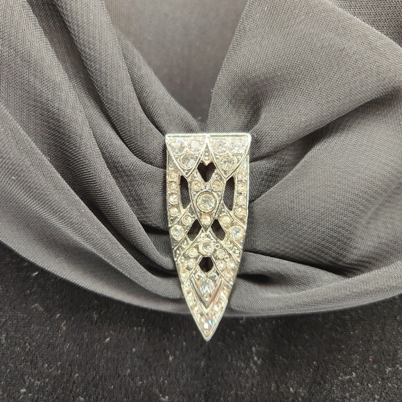 Vintage Black Velvet Gown With Drapped Open Back Rhinestone Pleated Train 10 - Picture 6 of 13